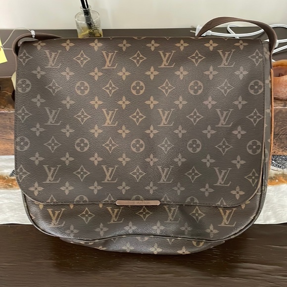 Louis Vuitton Handbags - Gorgeous briefcase/satchel Louis Vuitton bag
